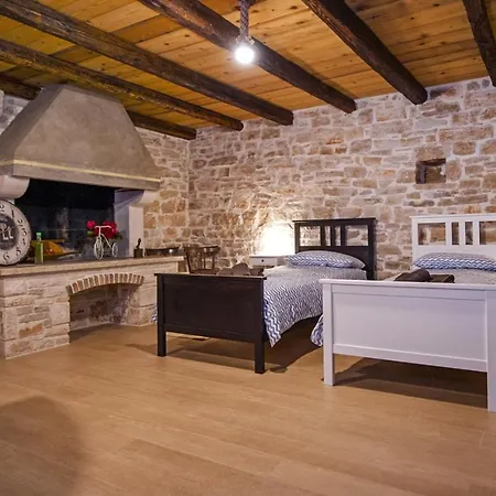 Exclusive Tomani With Private Pool Villa Krmed