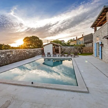 Exclusive Tomani With Private Pool Villa *