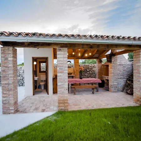 Exclusive Tomani With Private Pool Villa Krmed