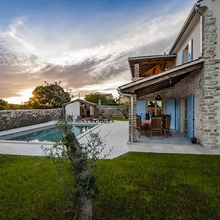 Exclusive Tomani With Private Pool