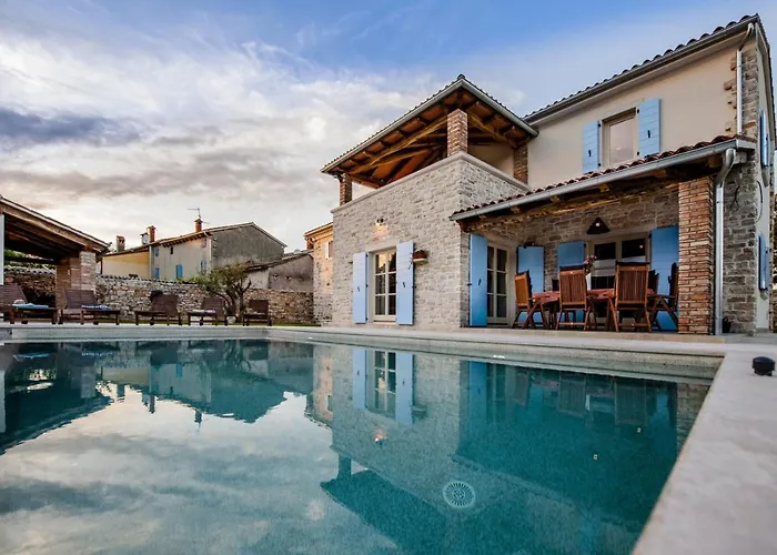Exclusive Tomani With Private Pool