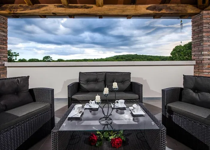 Exclusive Tomani With Private Pool *